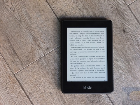 Insolite : un Kindle Paperwhite contrôlé avec une télécommande