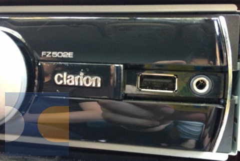 Clarion FZ502E Mécanisme numérique stéréo pour contrôle USB et iPod