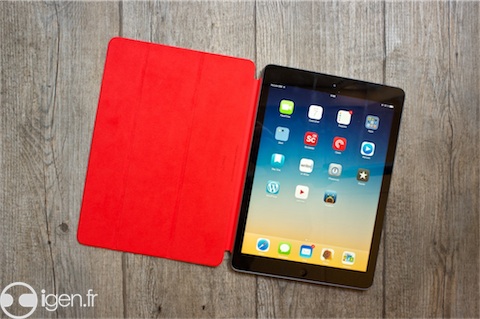 L'iPad Air Smart Cover est disponible en noir, rose, jaune, bleu ou vert, les Apple Store proposant de plus un modèle Product Red. Les deux faces sont désormais de la même couleur.